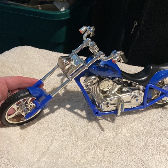 Plastic prays - Picture 3 of 3